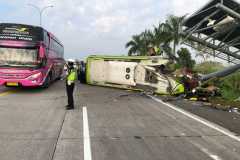 Korban kecelakaan bus di Tol Surabaya dibawa ke beberapa RS